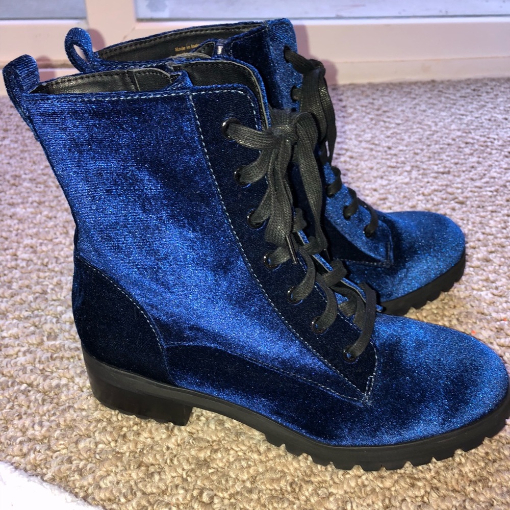 Size 8 velvet Aldo combat boots